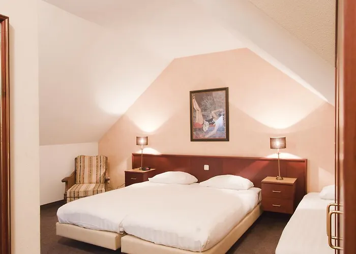 ホテル Restaurant La Sonnerie 4*