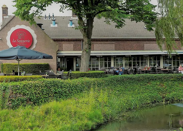 ホテル Restaurant La Sonnerie ソン・エン・ブリューゲル