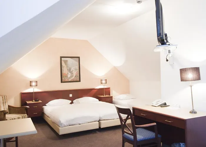 Restaurant La Sonnerie מלון