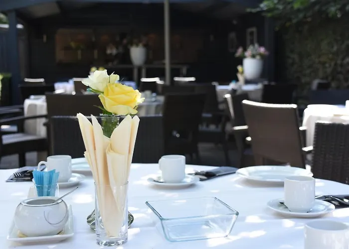 Restaurant La Sonnerie מלון